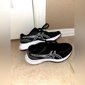 Black Asics ! Size - 6 1/2